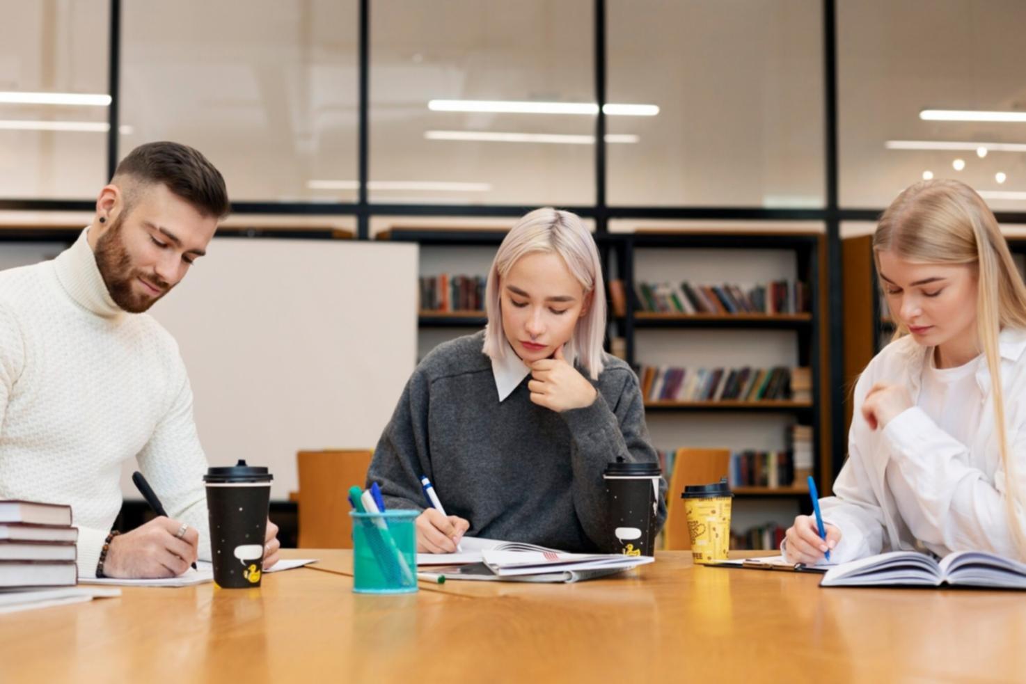 Espace de travail collaboratif pour l'enseignement financier